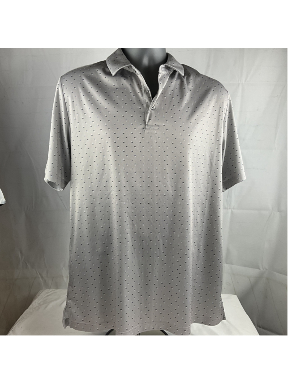 Men’s PGA Golf Tour Golf Polo Size Large Golf Flag Light Gray